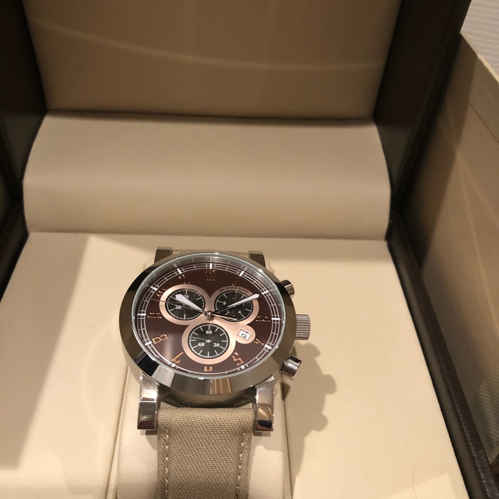 Burberry Watch brand new in box never worn - Picture 2 of 4